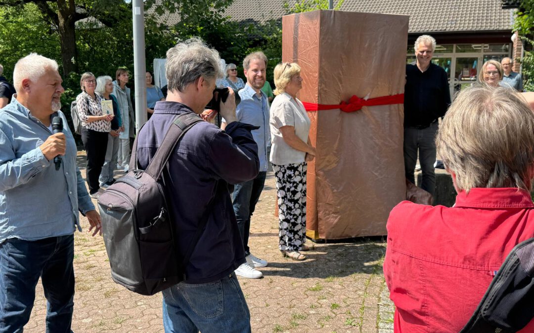 Eröffnung Bücherschrank Hellerhof